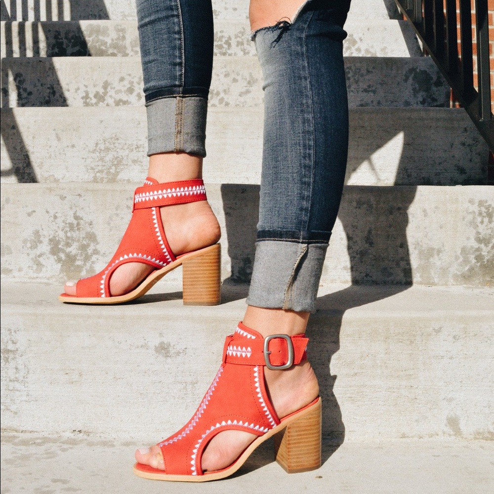 NWT Very Volatile Red Geometric Stitch Wooden Stacked Heel